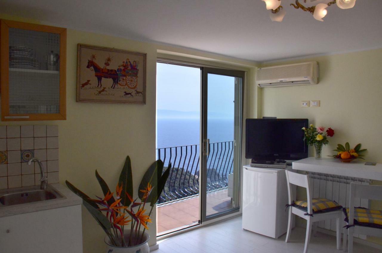 Bed and Breakfast L'Attico Taormina Exterior foto